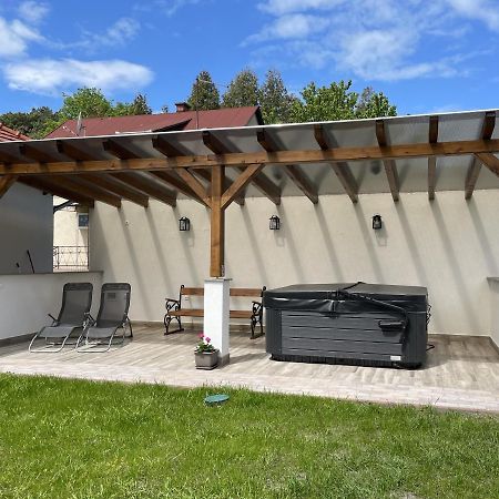 R Cottage Jacuzzival 발라톤페니베스 외부 사진